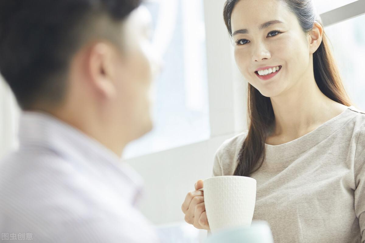 怎么和女孩聊天让她产生好感（让女生对你感兴趣的聊天方法）